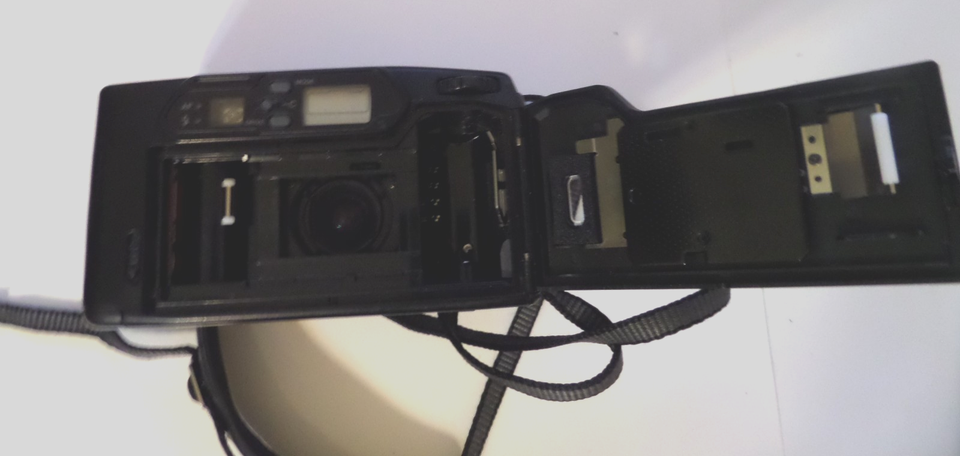 Pentax: IQZoom900 AutoFocus 35MM Film Camera w/Carry Case Batteries ...