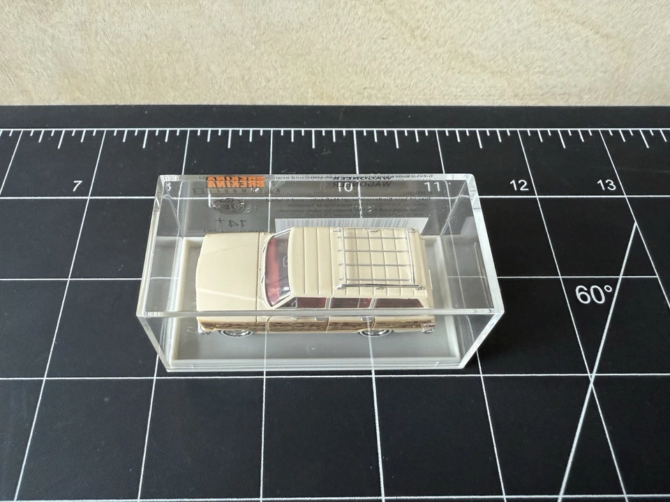 Jeep Wagoneer Brekina 19857 Woody - Marfil - 1:87/HO Foto 2 de 4