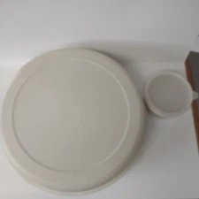 VINTAGE TUPPERWARE DIVIDED VEGETABLE RELISH CHIP/DIP SERVING TRAY AND LIDS 