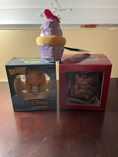 Alice In Wonderland Collectibles- Lot Of Disney Gifts- Cheshire Cat Alice Dorbz