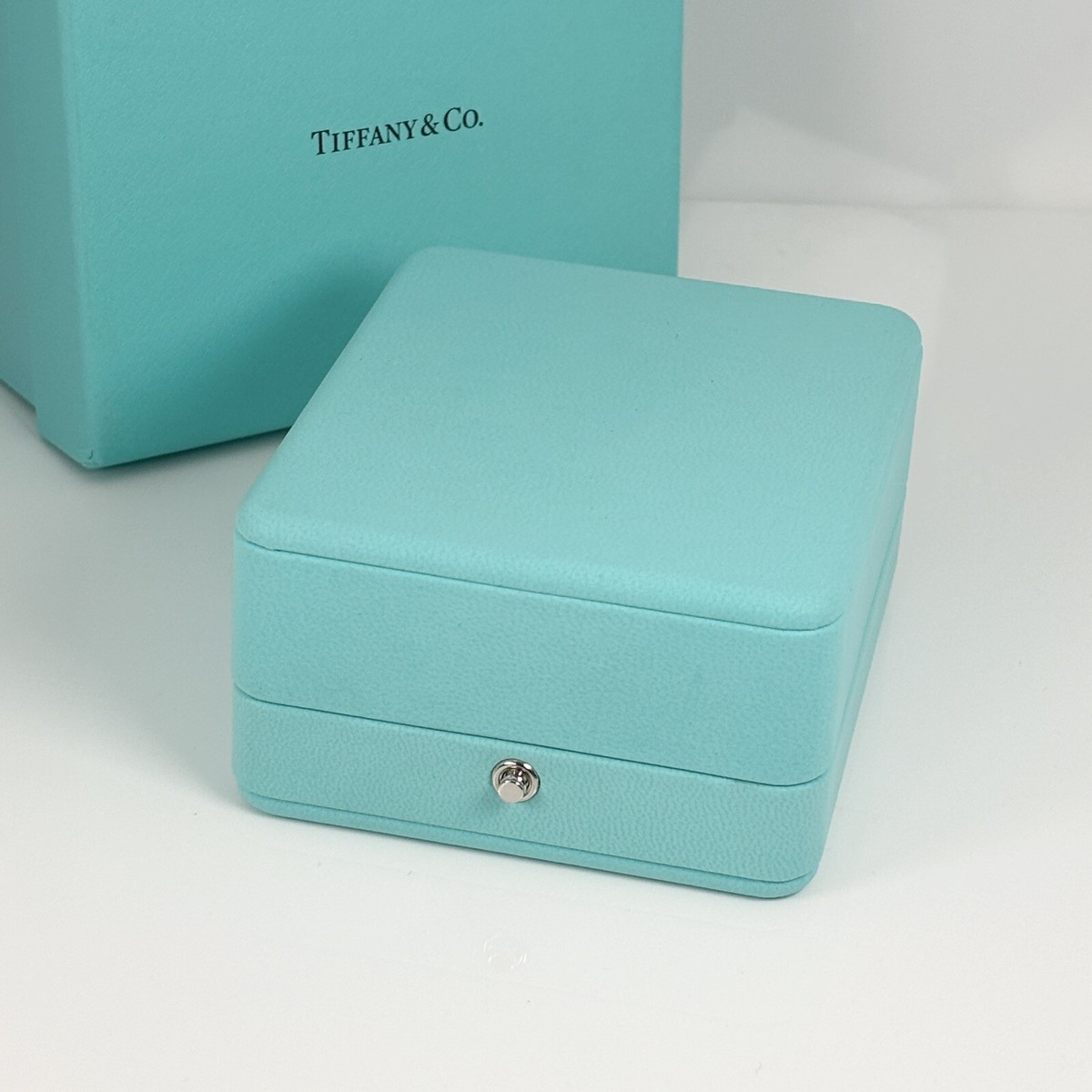 Tiffany & Co. ギフトボックス型アクセサリーケース Tiffany & Co Necklace Storage Presentation Box in Blue Leather Lux