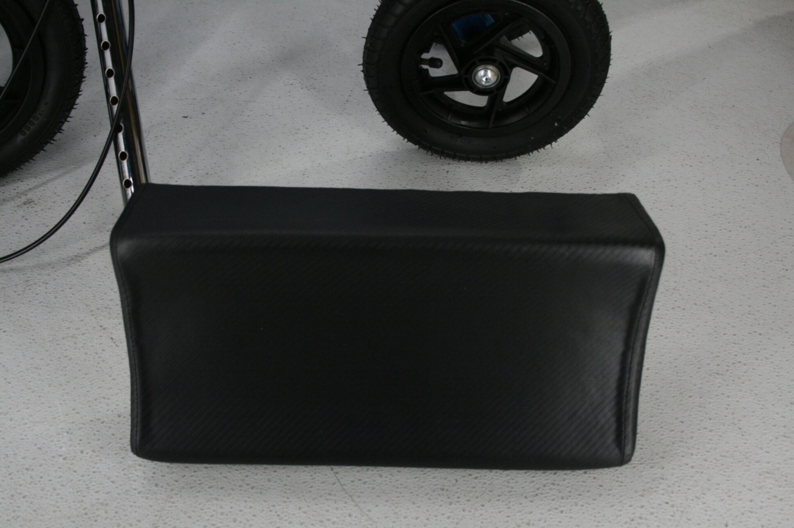 OasisSpace Blue All Terrain Knee Scooter 12 Inches Air Filled Wheels