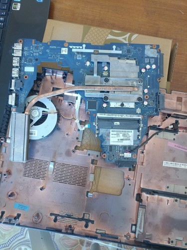 toshiba satellite C660-2KD- RICAMBI - Foto 4 di 8
