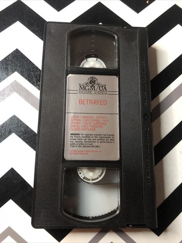 TESTED Betrayed (VHS 1989 MGM) Tom Berenger Debra Winger John Heard John Mahoney - Picture 4 of 5