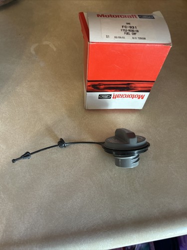 NOS 1997 - 02 FORD E-150 ECONOLINE CLUB WAGON FUEL GAS TANK FILLER CAP W TETHER - Picture 10 of 11