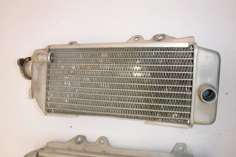 2013 2014 kawasaki kx250f OEM RADIATOR SET LEFT AND RIGHT - Image 2 of 4