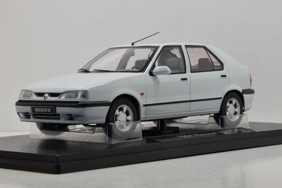 RENAULT 19 1994 ARCTIC WHITE TRIPLE9 1/18 NEUVE EN BOITE - Photo 3/4