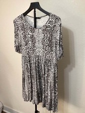 Boohoo Size 10 Oversized Snake Print Dress With Bell Sleeves