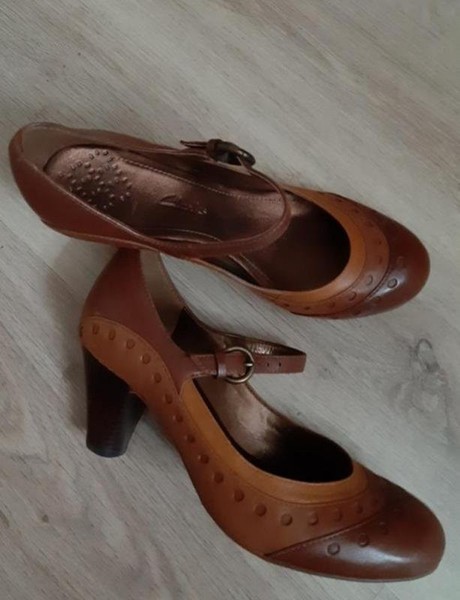 Women Clarks Heels Brown Leather 37.5 #7CBA
