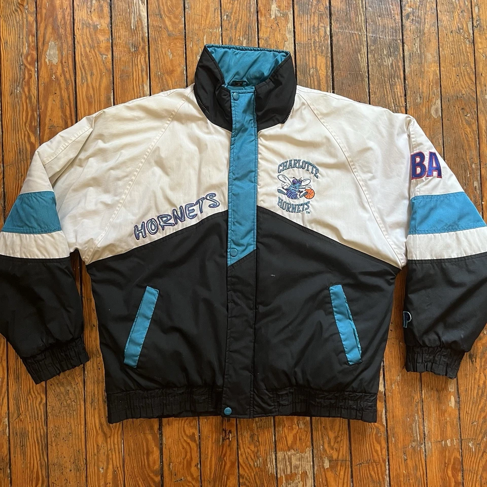 Vintage Pro Player Daniel Young Charlotte Hornets Jacket Men’s Small Insulated - Image 2 of 4