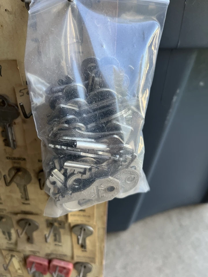 Llaves y tablas de equipaje de cerrajero vintage Foto 3 de 3