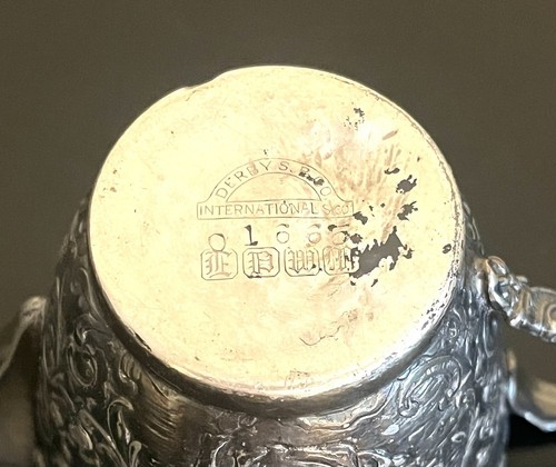 VTG Antique Derby S P Co International Repousse Silverplate Creamer & Open Sugar - Picture 17 of 18