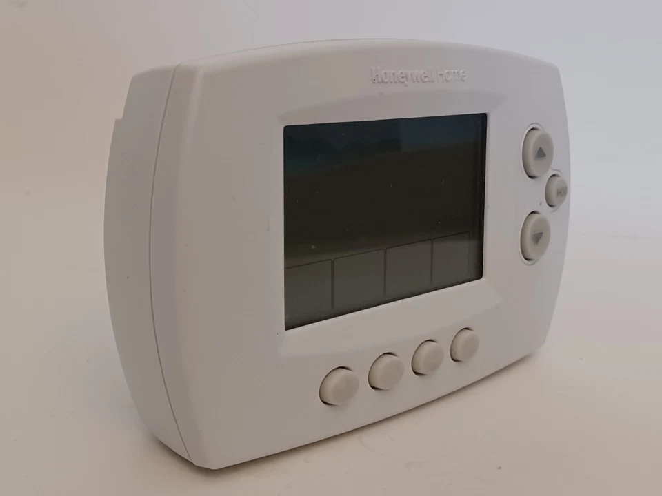 Honeywell Home Smart Series RTH6580WF Wi-Fi Programmable Thermostat - Image 2 of 4