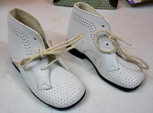 Lot de 3 paires de chaussures pour poupée tête porcelaine - Collection