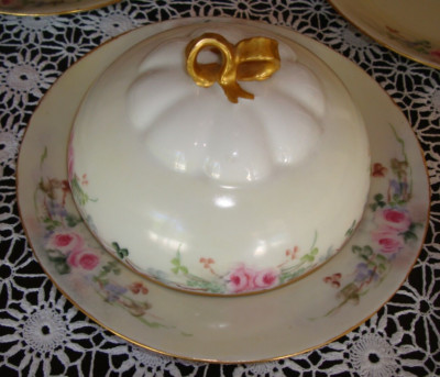 HAND PAINTED UNMARKED LIMOGES SET OF 6 DESSERT PLATES AND A DOME, ROSES & GOLD