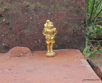 FEVE EN METAL DORE / LES CONTES DE PERRAULT ~ LE CHAT BOTTE - Photo 1/2
