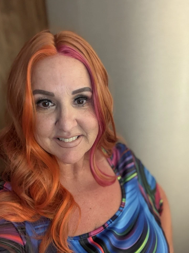 Peluca Chelsey Smith Sharpay Mandarina Naranja Vibrante Pre-Estilo Usada Una Vez LE Rara Foto 3 de 4