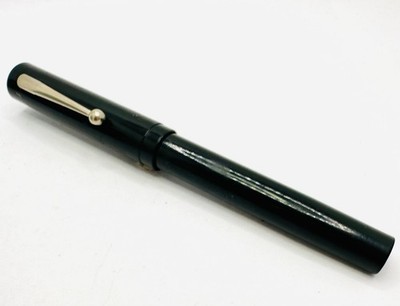 Vtg Sheaffer Black Italic Fountain Pen Screw on Lid