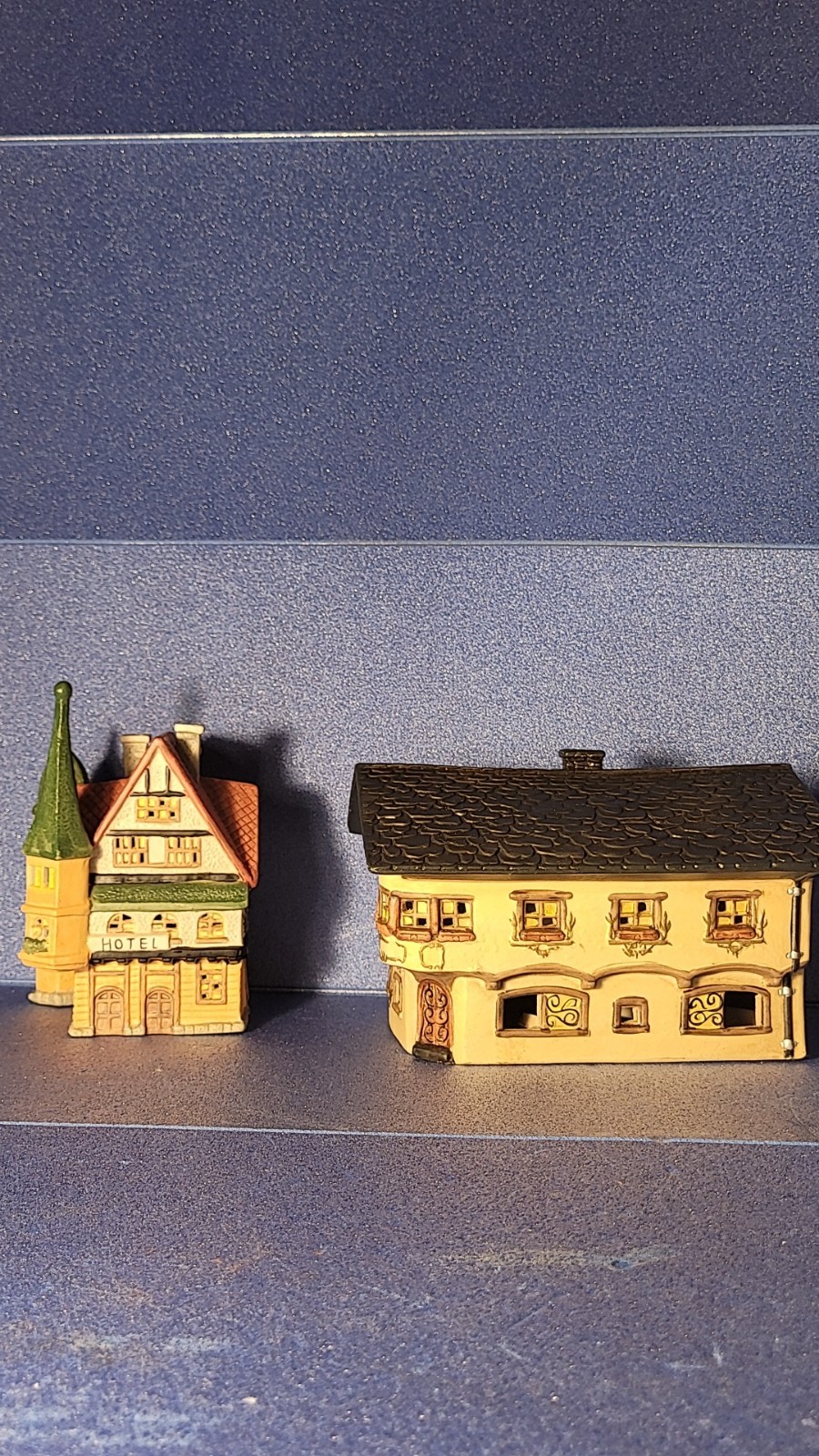 2x Weihnachts Lichthäuschen aus Porzellan