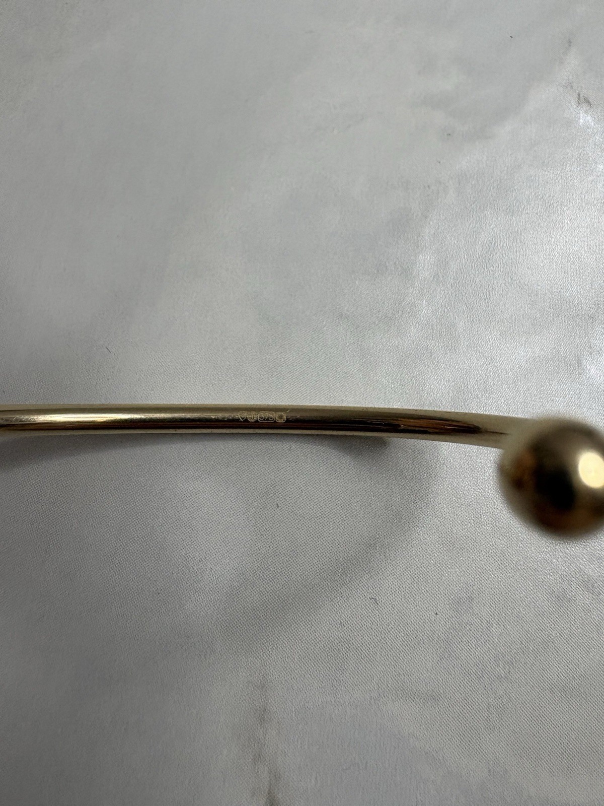 Hallmarked Solid 9ct Gold Baby’s Torque Bangle Ve… - image 6