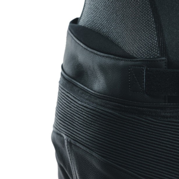 Black Black, photo 11 of 11