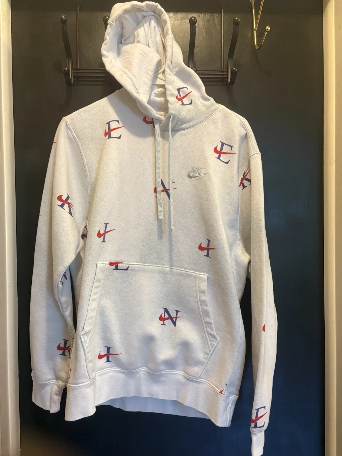 Nike Club Sportswear Fleece Hoodie Pullover Medium Graphic Print Kangaroo Pocket