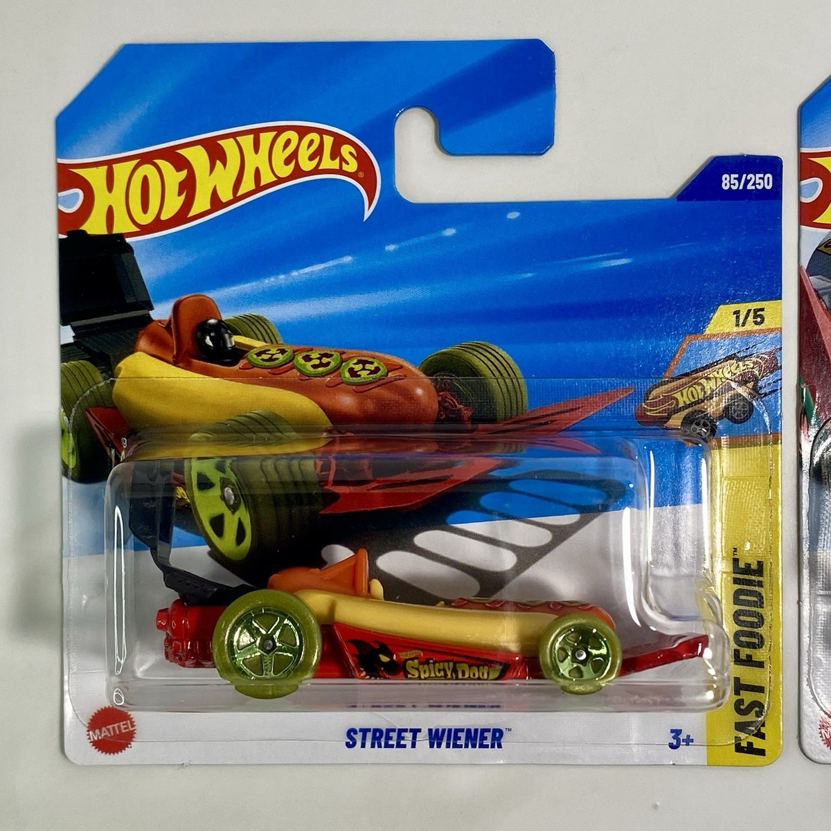 2025 Hot Wheels Hot Wheengs & Spicy Dog Street Wiener 1:64 Short