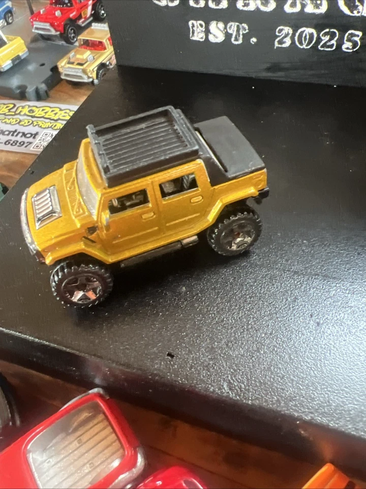 Hot Wheels Hummer H2 SUT from 2008 New Models Gold Variant - Image 2 of 4