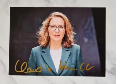 Handsignierte Autogrammkarte PROF. DR. CLAUDIA KEMFERT Wirtschaftswissenschaft