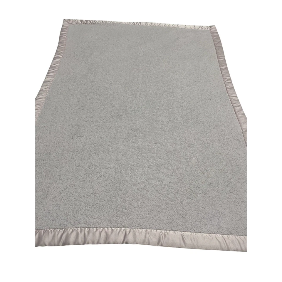 Manta de seguridad Carter's Little and Loved rosa bebé Lovey mate satinado Foto 3 de 4