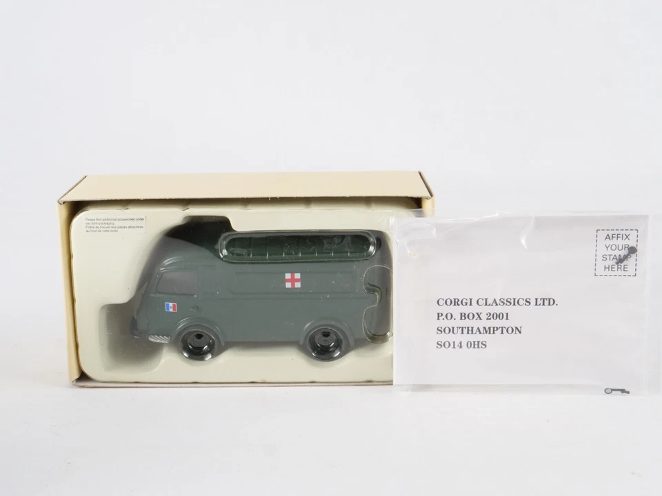 Corgi Héritage n° 70521 Renault 1000kg Ambulance militaire 1/43 - Photo 3/4