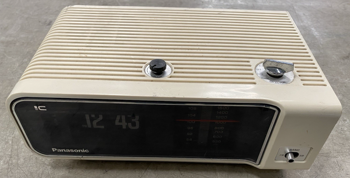 Vtg 1973 Panasonic RC 6003 AM FM Flip Clock Radio *Radio Works