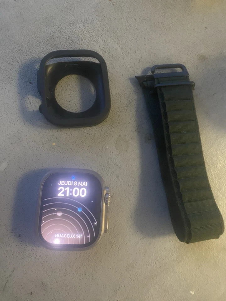 Apple Watch Ultra 2 49mm Boîtier en Titane avec Boucle Trail - Vert/Gris, S/M (GPS + Cellular) (MRF33NF/A)