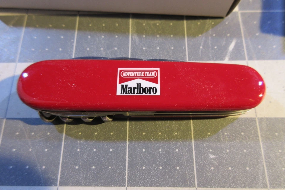 Swiss Army Knife Marlboro Cigarettes NOS 4 blades plus corkscrew - Image 4 of 4