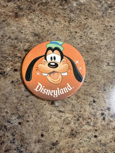 vintage walt disney productions disneyland goofy orange round circle button pin - Picture 1 of 3
