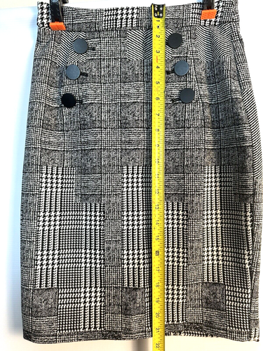 H&M Houndstooth Plaid with Buttons Skirt Size 4: Office attire or Holiday Skirt - Picture 7 of 8