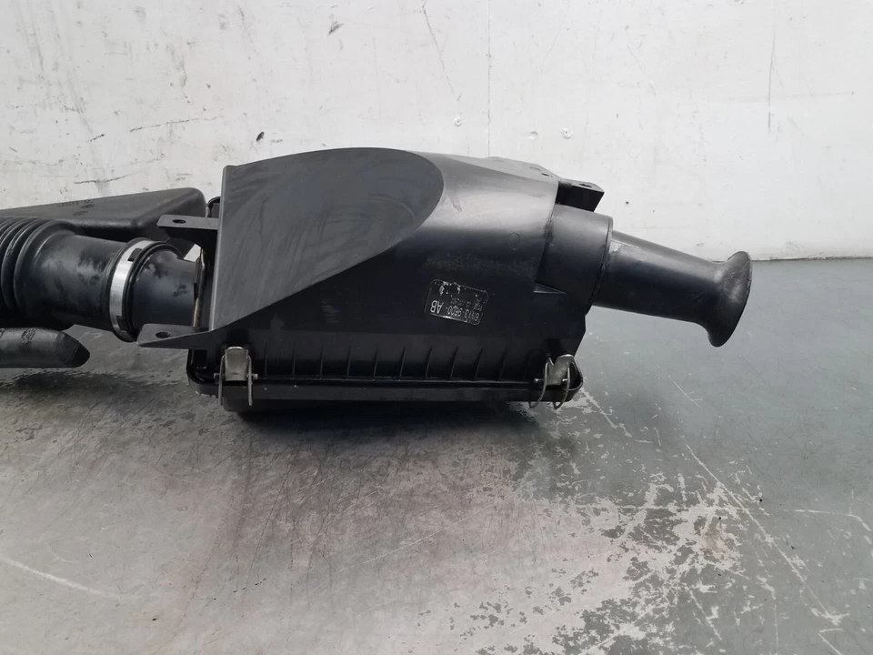 Grand Marquis/Corwn Vic Victoria 2010 conjunto de admisión de aire #5317 VV4 Foto 4 de 4