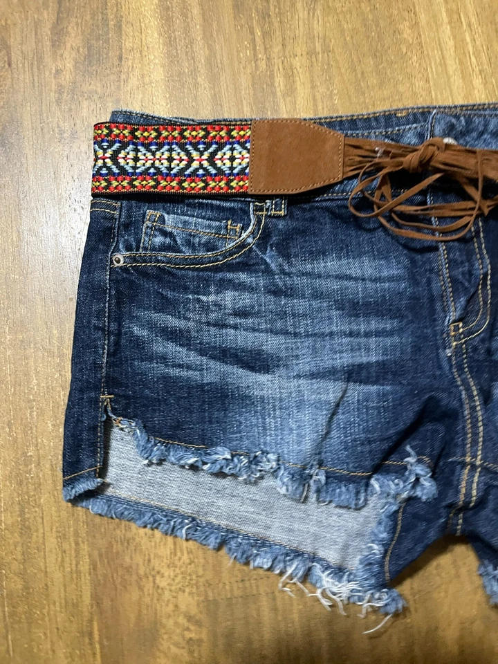 Шорты Vanilla Star, женские размер 7, синие, джинсовые, потертый подол, срезанные, с ремнем - Изображение 3 из 4