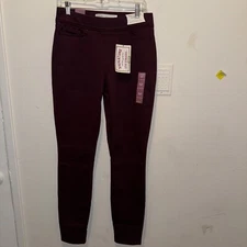 Signature by Levi Strauss & Co. Gold Label Women's Size Totally Shaping