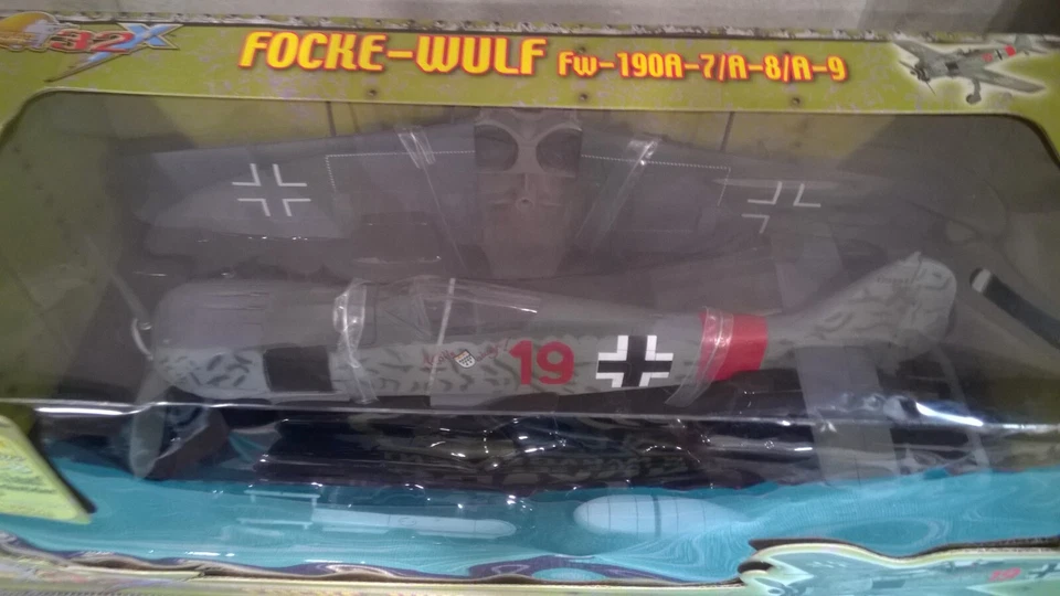 Juguetes del siglo XXI 32X The Ultimate Soldier FW-190A-7/A-9 caza alemán nuevo en caja Foto 2 de 4