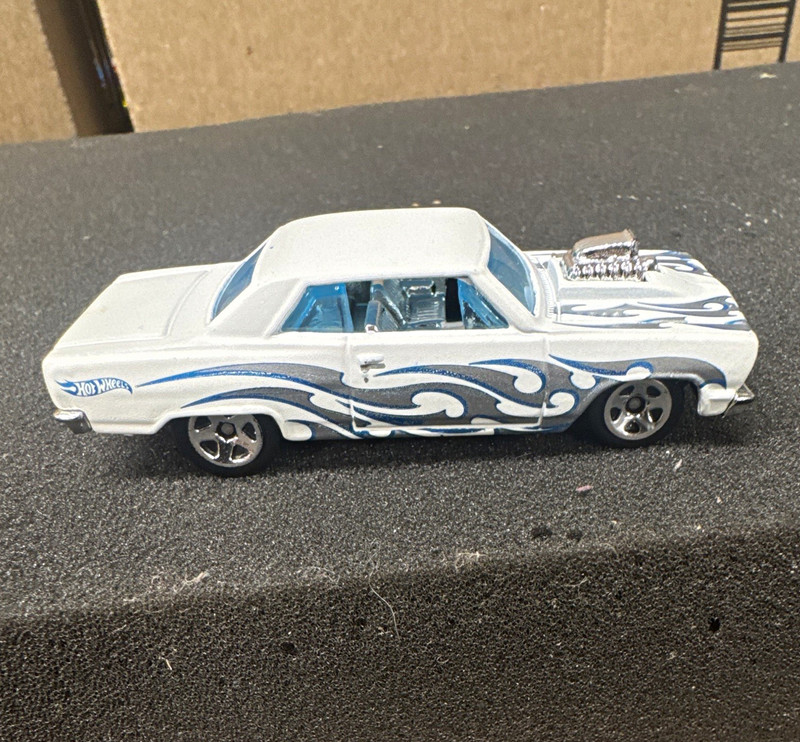Hot Wheels Flames 1:64 1964 Chevrolet Chevy Chevelle SS Diecast Opening Hood