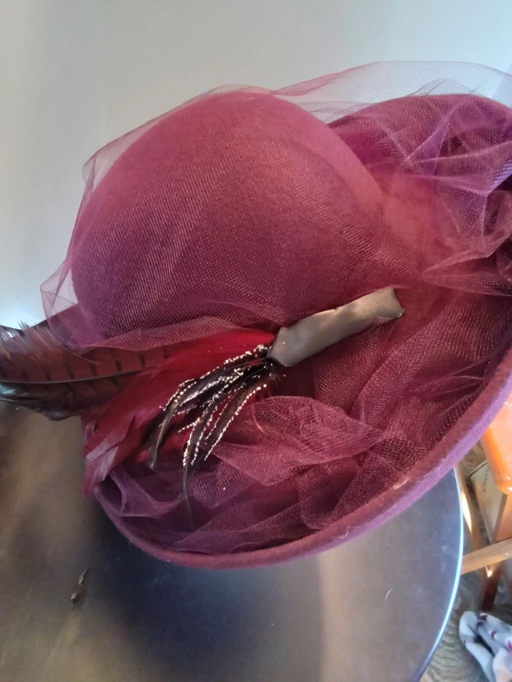 Sombrero de Colección Michael Howard Mis Biener Boda/Formal Damas Color Ciruela Tiene Etiquetas Foto 3 de 4