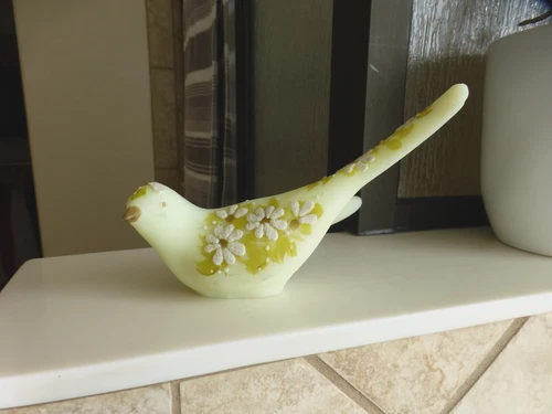 Fenton Daisies on Satin Custard Uranium Glass Bird of Happiness Blk Light Tested