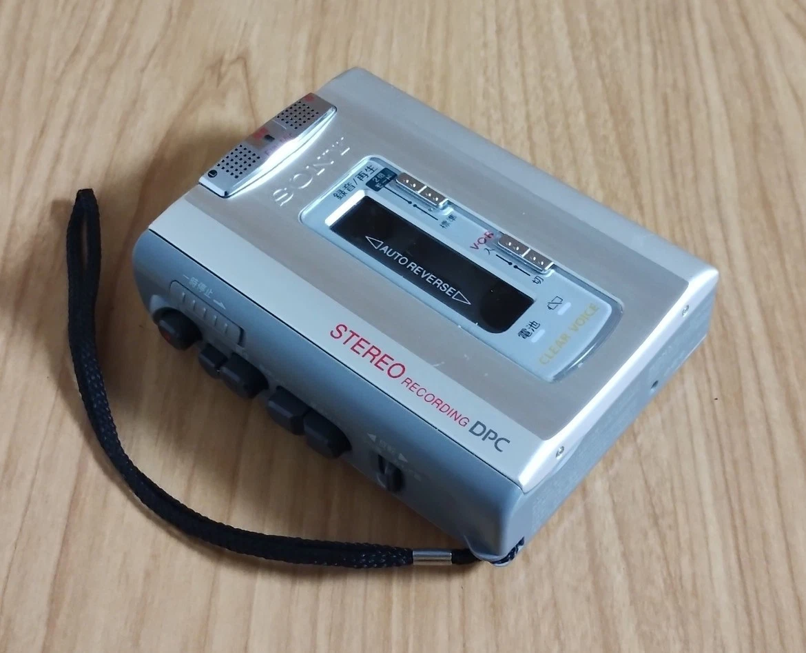 SONY TCS-600 WALKMAN Stereo Cassette Tape Recorder Player Working