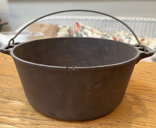 Griswold Cast Iron Dutch Oven #7 Erie 2605, No Lid.