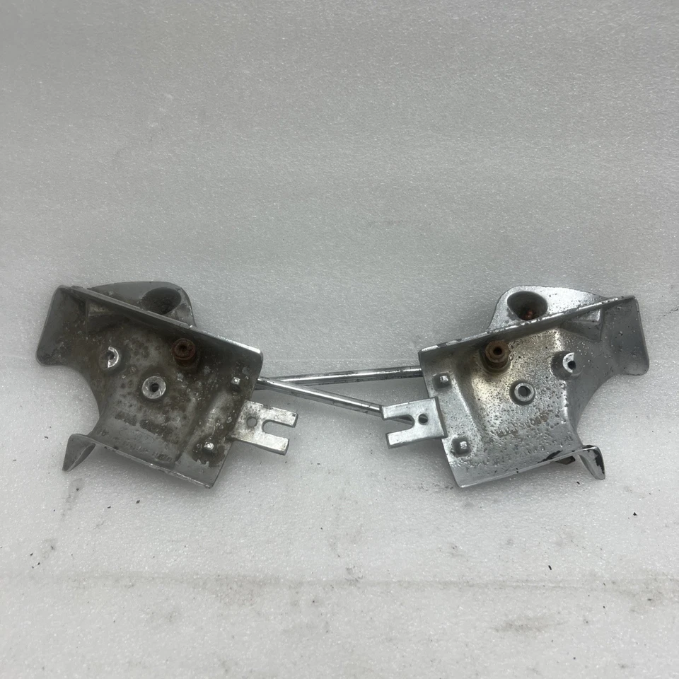 Ford Mustang and Cougar 1971-1973 convertible par de soportes parasol Foto 3 de 4