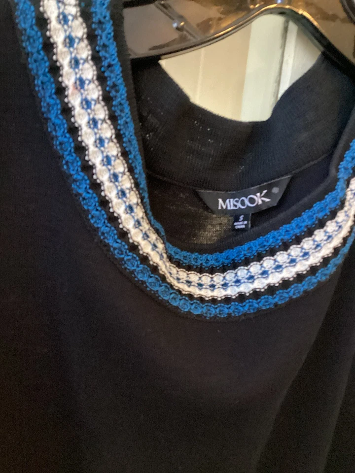 Vestido Misook Sin Mangas Eléctrico Azul Cuello Isla Justa Negro Acrílico Tejido Pequeño Foto 3 de 4