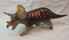Safari Ltd. 1999 TRICERATOPS DINOSAUR 7" Plastic Toy Figure