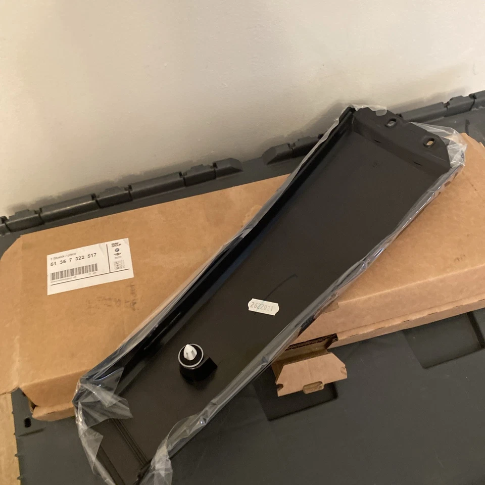 MINI COOPER F55 Left Column B Cover Genuine 7322517 51357322517 NEW - Image 3 of 4