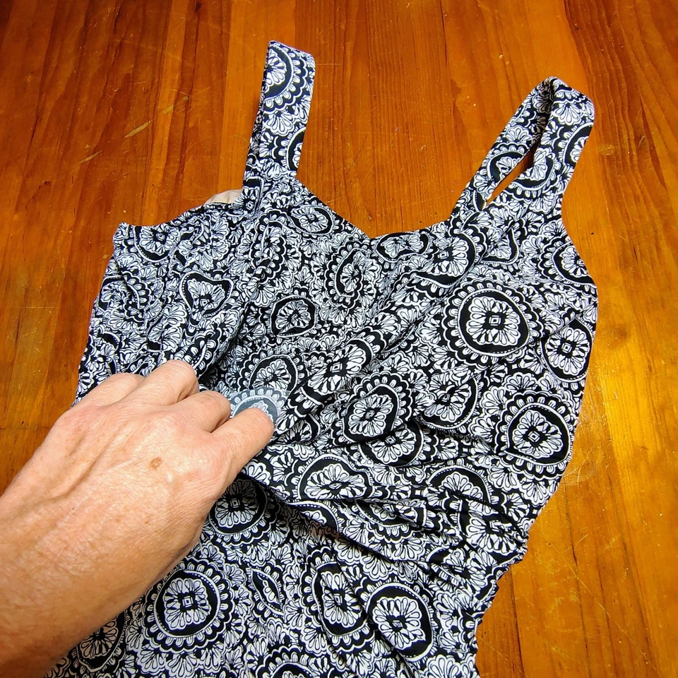 Traje de baño de una pieza estampado blanco negro control abdomen fruncido traje de baño Foto 4 de 4